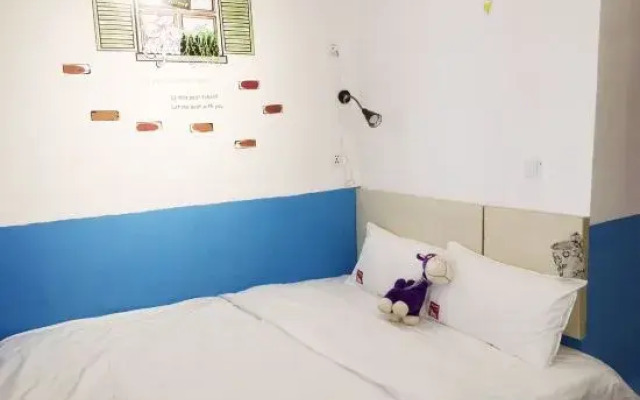 Rhino Holiday Inn (Near Dalian railway station)