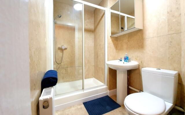 Bright Cosy Flat Close by Tourist Spots