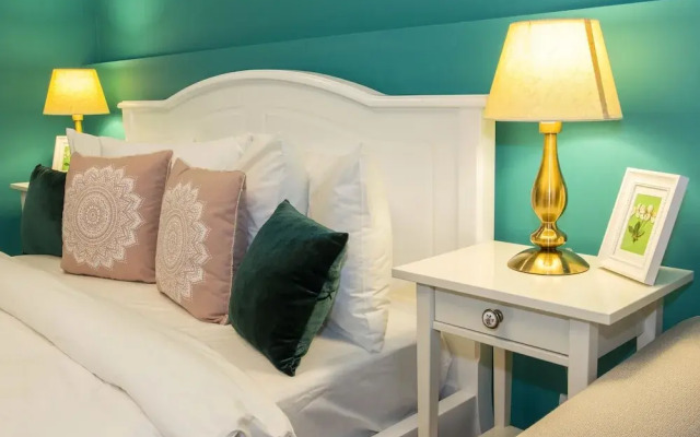 Old Town Studio by MRG