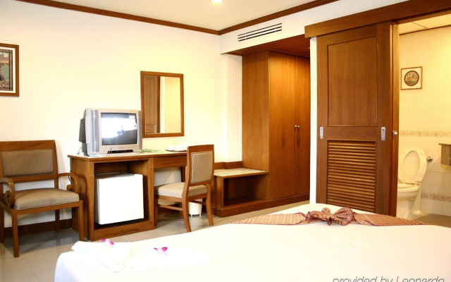 Rattana Beach Hotel