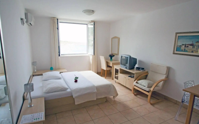 Beachfront Apartments Tamarix