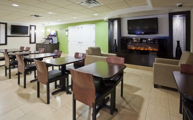 Holiday Inn Express Hotel & Suites Rogers by IHG