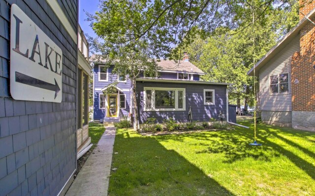 Crystal Lake Cottage: Kayaks & Fire Pit!