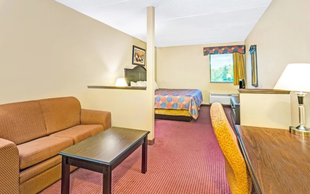 Days Inn & Suites by Wyndham Jeffersonville IN