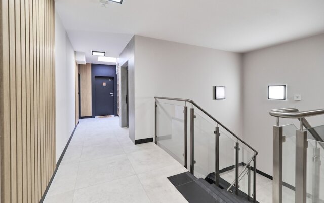 Exclusive Two-level Apartment by Renters