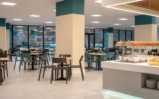 Отель Vibra Beverly Playa