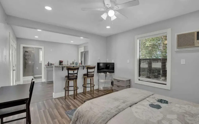 Grey Haus Casita-peaceful Hill Country Views!