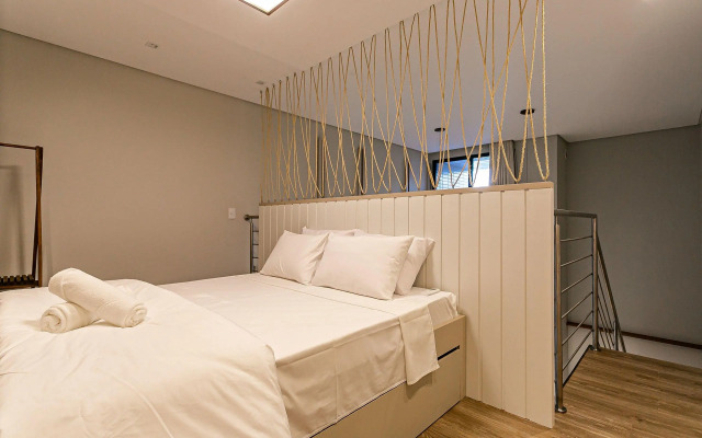 Apto completo c/ churrasq e piscina Jurerê JPR201