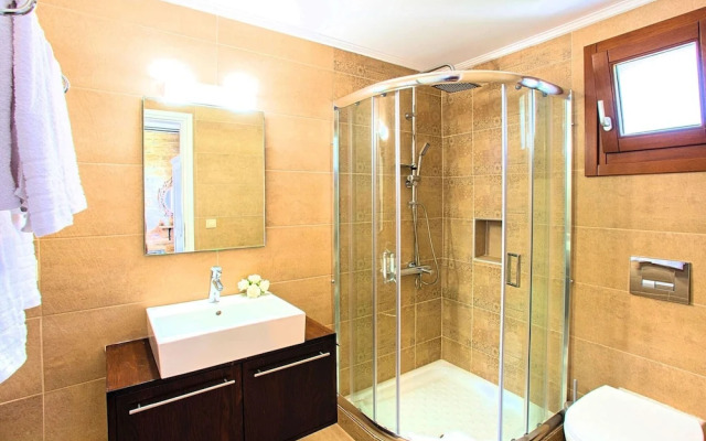Luxurious Villa With Swimming Pool in Kavallos Greece