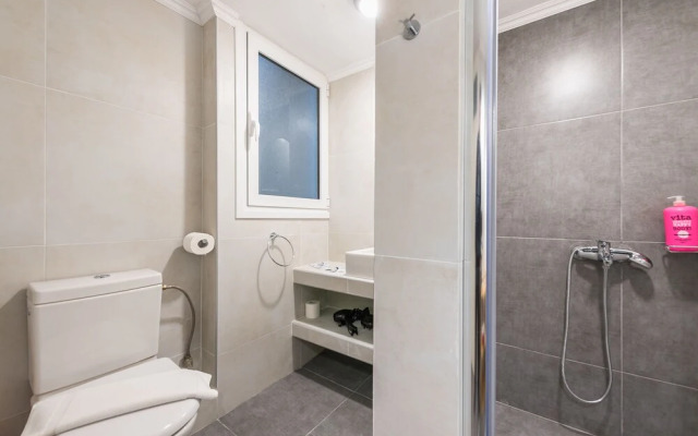 Spacious Acropolis Home by CloudKeys