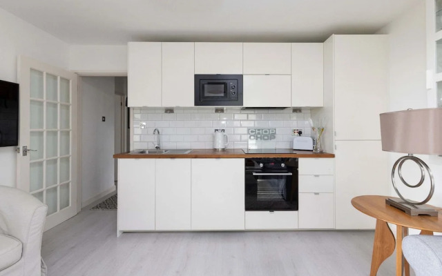 Stylish Ground Floor Apartment With Sea Views