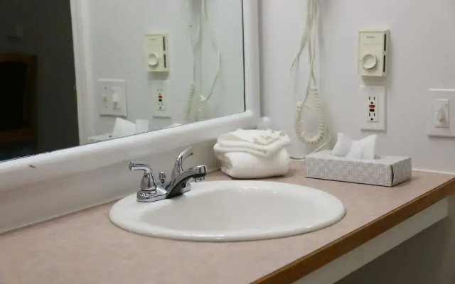 Western Budget Motel Plus Mosaic Suites