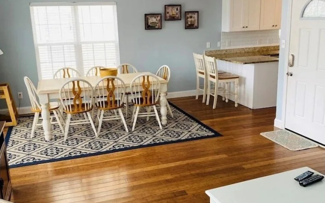 Pierview 5 Bedroom Home by RedAwning