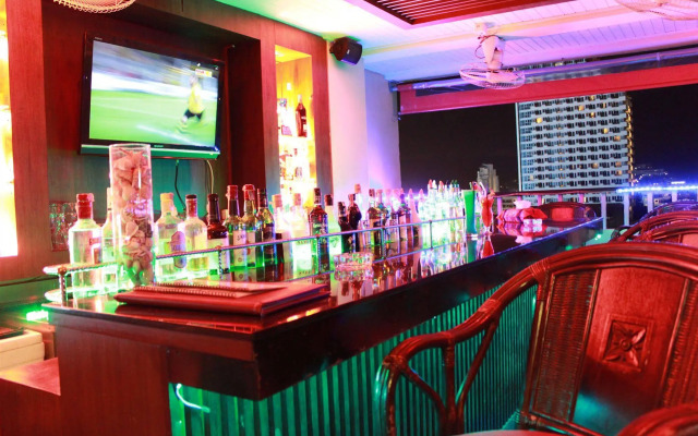 Patong Hemingway's Hotel