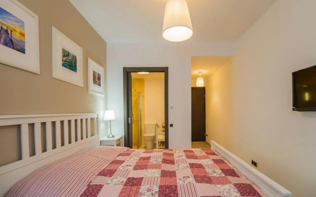Charming 2-Bedroom, Silver Mountain, A Building