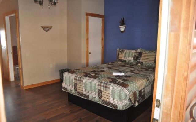 Nine Pines Motel
