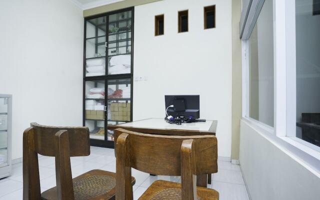 OYO 1642 Penginapan Anggrek Syariah 2