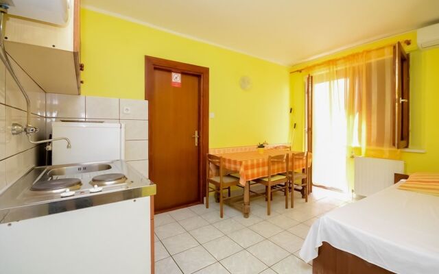 Apartments Mira 1210