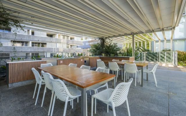Sofun Apartment In Newstead
