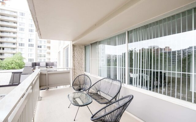 Beautiful  Apt At Crystal City With Gym