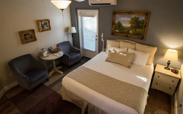Grass Valley Courtyard Suites