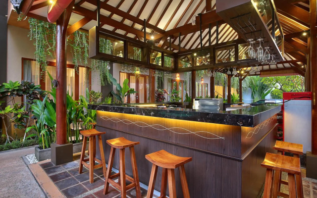 Bali Chaya Hotel Legian