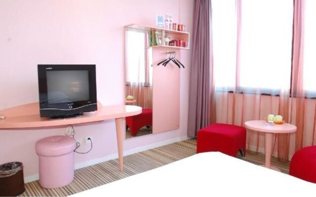 Yueqing Yuecheng Donghai Holiday Hotel