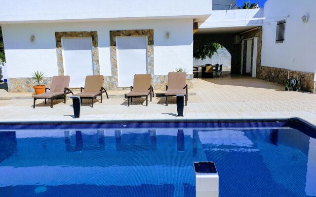Impeccable 6-Bed Villa