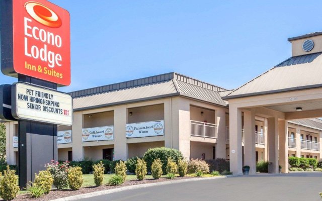 Econo Lodge Inn & Suites East