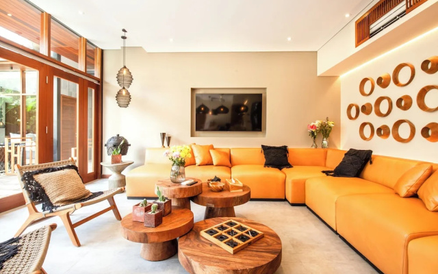 Luxury 6BR Canggu 400m to Finns Beach — 3-star hotel in Tibubeneng