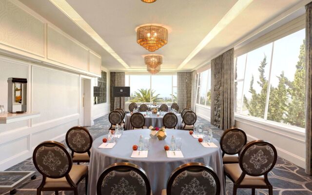 Claremont Resort & Club