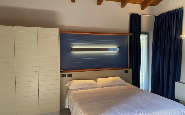 Room in Guest Room - Bright and Spacious Double-room