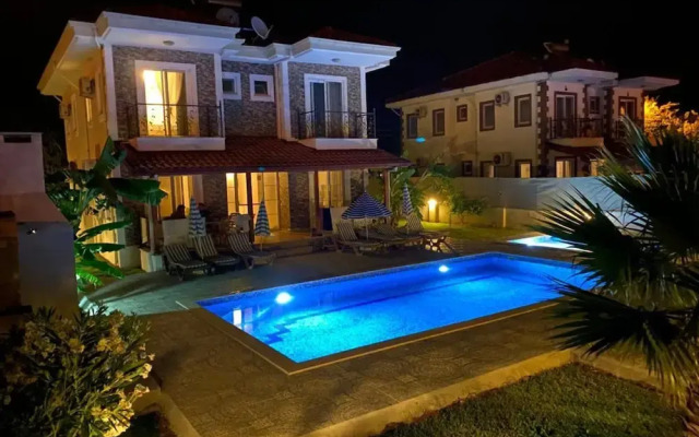 Remarkable 4-bed Villa Tasgin 2 Pools