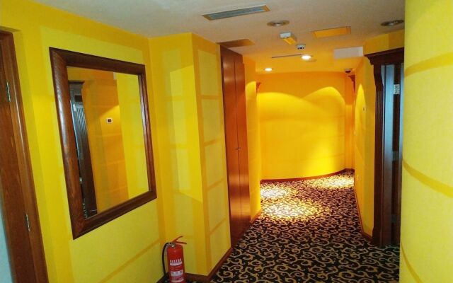 Ally Hotel