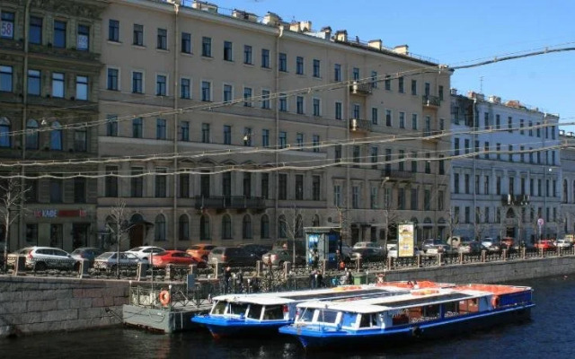 Anichkov Bridge Living Quarters