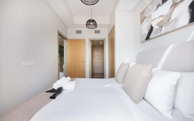 Modern Luxe 2BR in Business Bay
