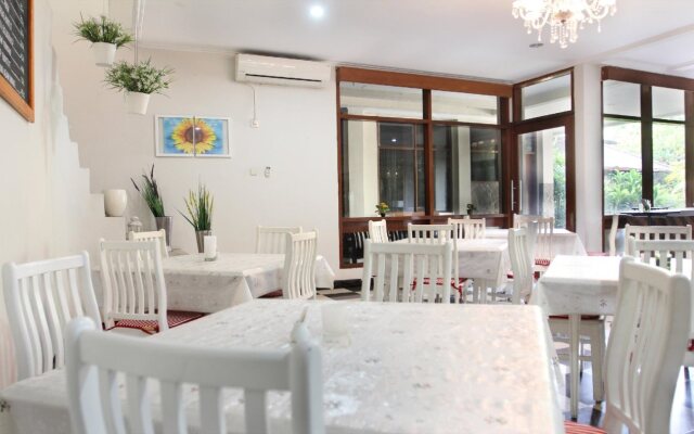 OYO 154 Griya Patria Guest House