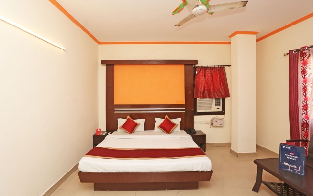 OYO 9726 Hotel Aura Palace Deluxe