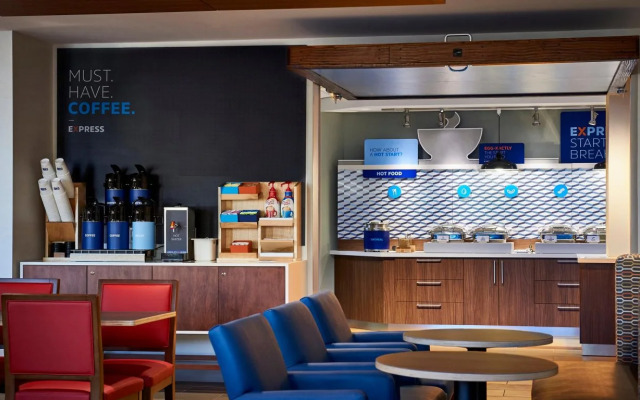 Holiday Inn Express & Suites Morristown by IHG