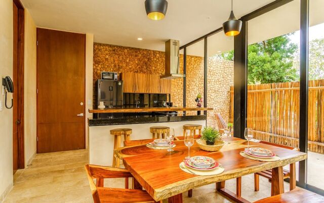 Luminous Private Pool Condo & Communal Rooftop Pool Lounge