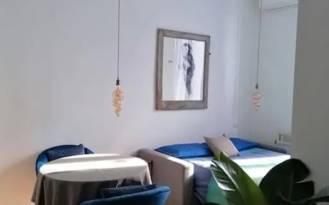 New Cozy Studio 7 Metro Stops To Duomo! (Adults Only)