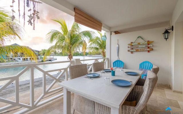 Beautiful condo with sea view