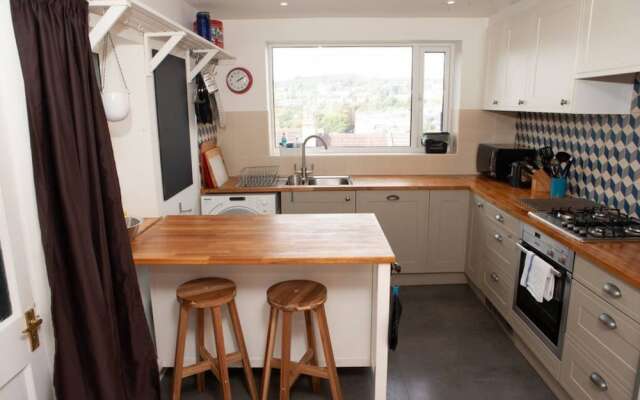 Splendid 3 Bedroom House Near Roman Bath
