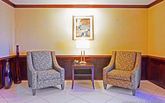 Holiday Inn Express Hotel & Suites BYRAM by IHG