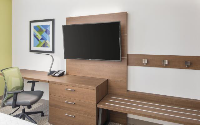 Holiday Inn Express & Suites Palm Bay by IHG