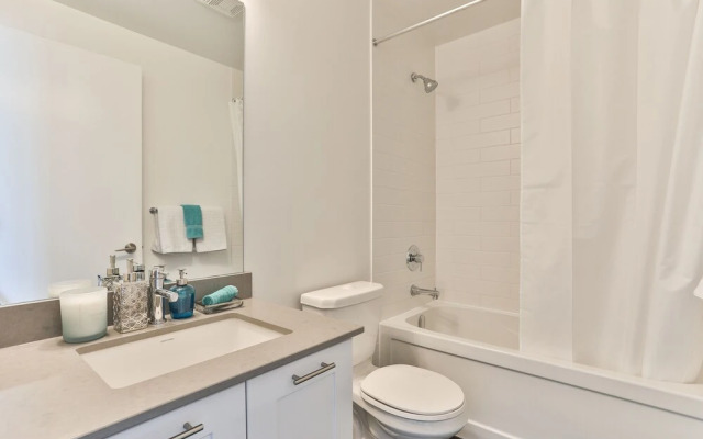 Stunning Harbourfront Condo