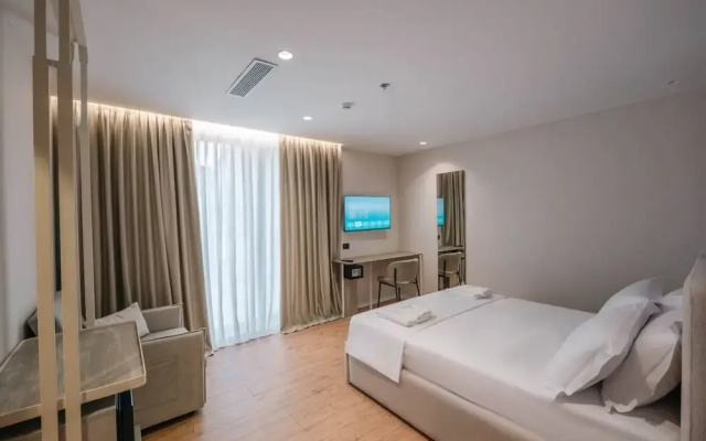 Ermes Deluxe Double Room With Balcony With Sofa