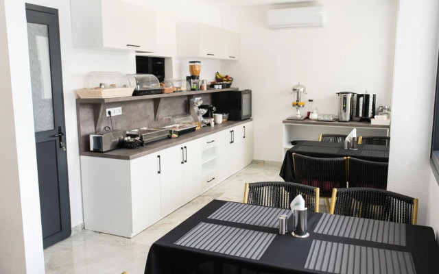 Aeonian Luxury Suites
