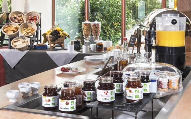 Brit Hotel Nantes La Beaujoire - LAmandine