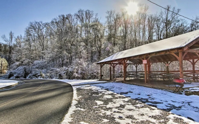 Sevierville Cabin w/ Hot Tub & Deck!